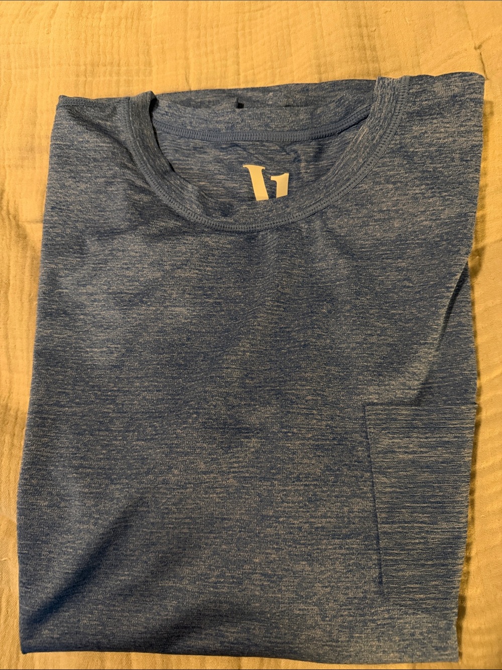 Vuori Men's Short Sleeve Pocket Tee in light Blue